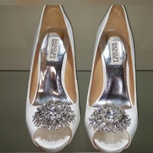 Badgley Mischka Jeannie White Satin Pump